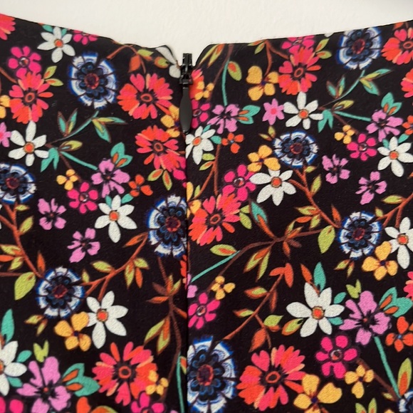 REVIEW Daisy Chain Black Floral Fit and Flare Midi Dress - Picture 12 of 14